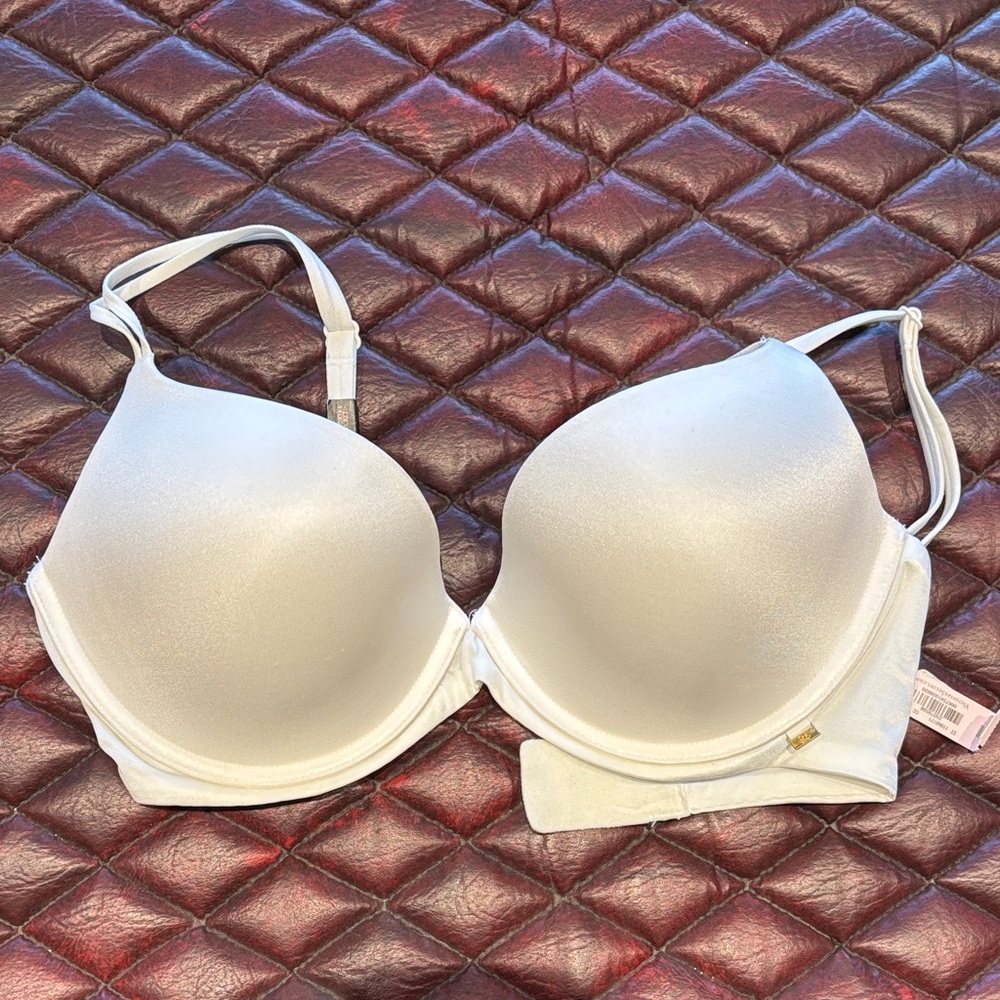 NWT Victoria's Secret Very Sexy Lightly Lined Plunge White Bra